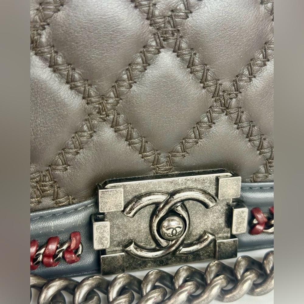 Limited edition CHANEL Le Boy small grey & burgundy Top handle(box,COA&Dustbag)